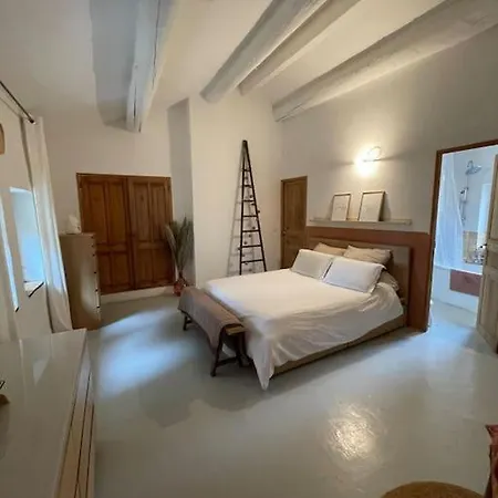 Mas De Clary - Propriete De Caractere Avec Piscine